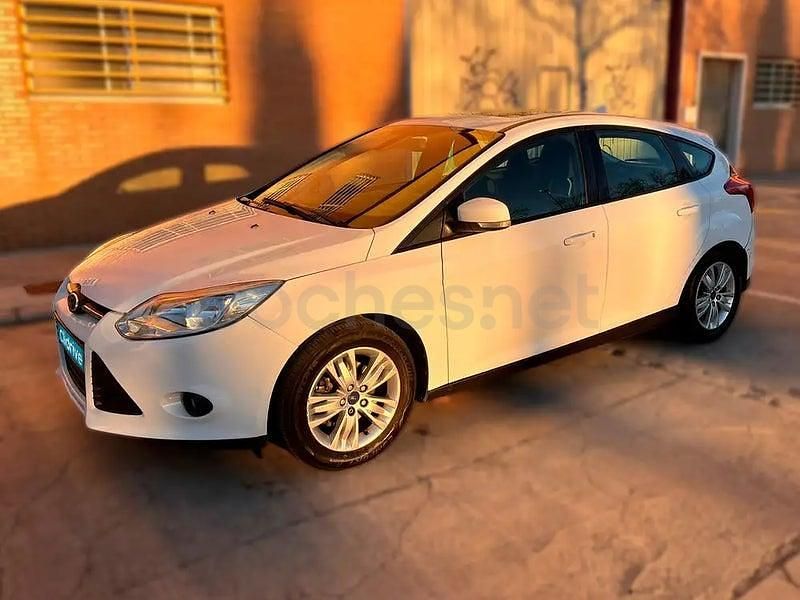Usado Ford Focus Trend 115 CV (84 kW) 2011 Blanco Berlina
