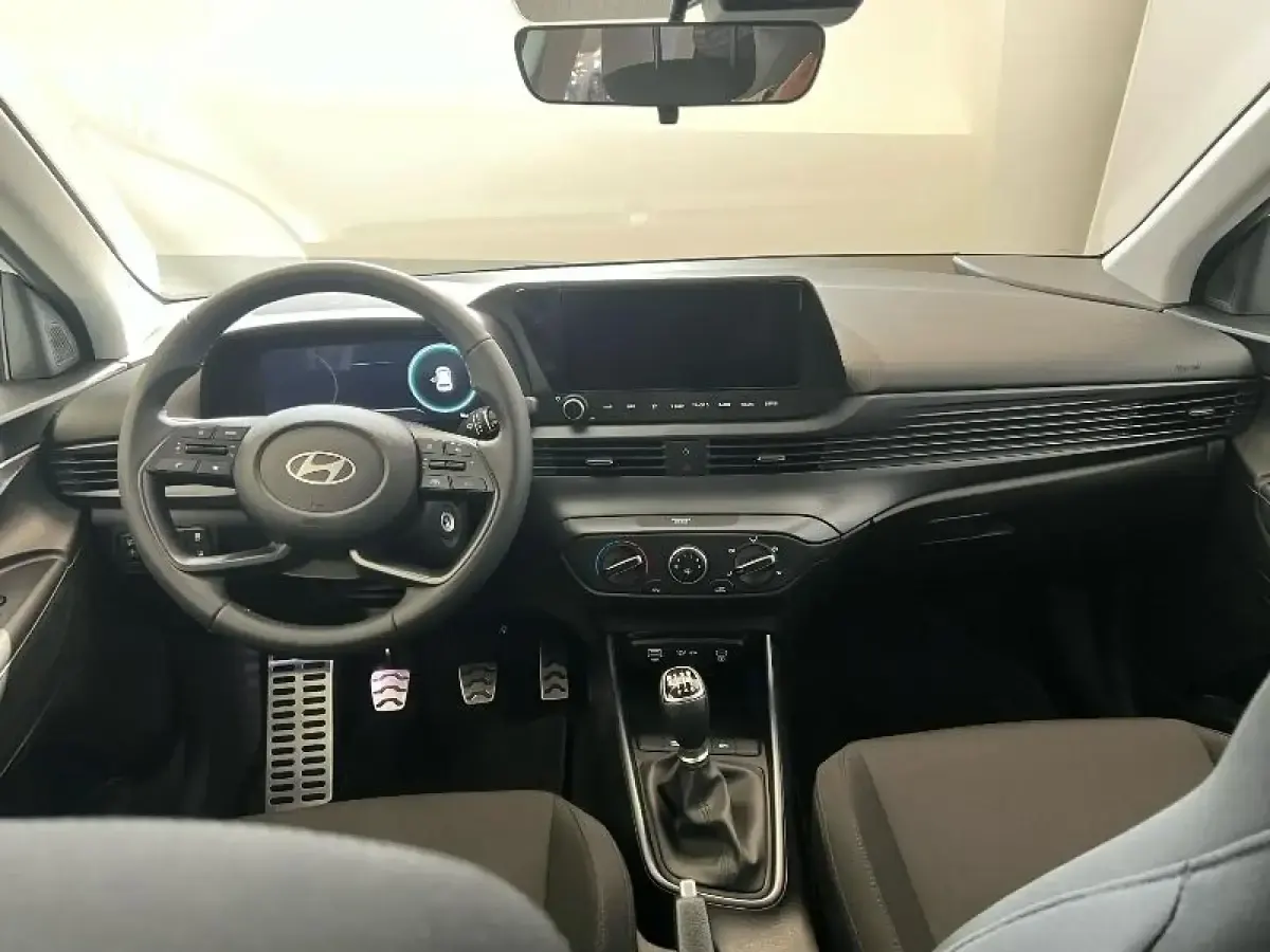Usado Hyundai Bayon Blackline 90 CV (66 kW) 2026 Granate SUV