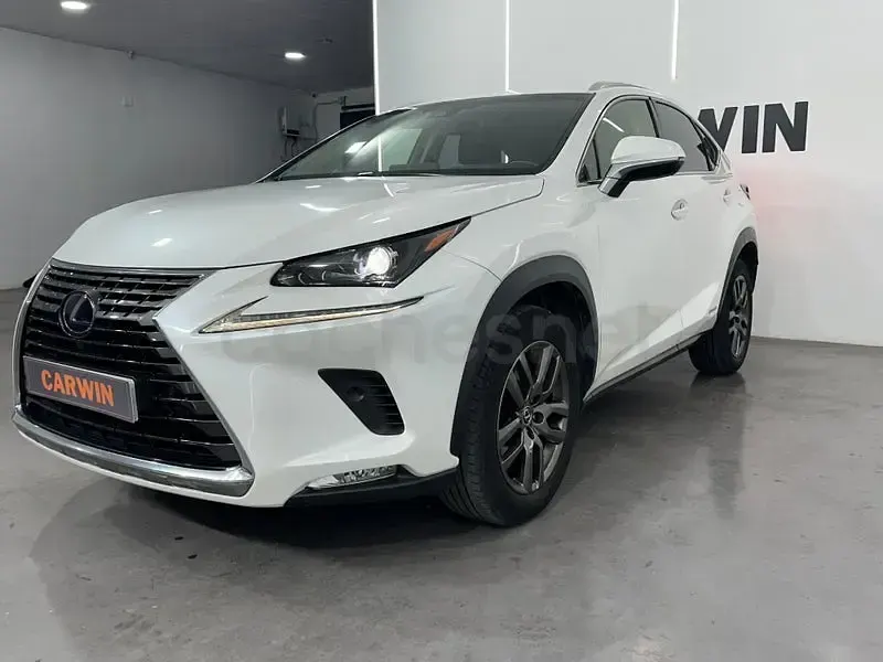 Usado Lexus NX300h Executive Line 197 CV (144 kW) 2018 Blanco SUV