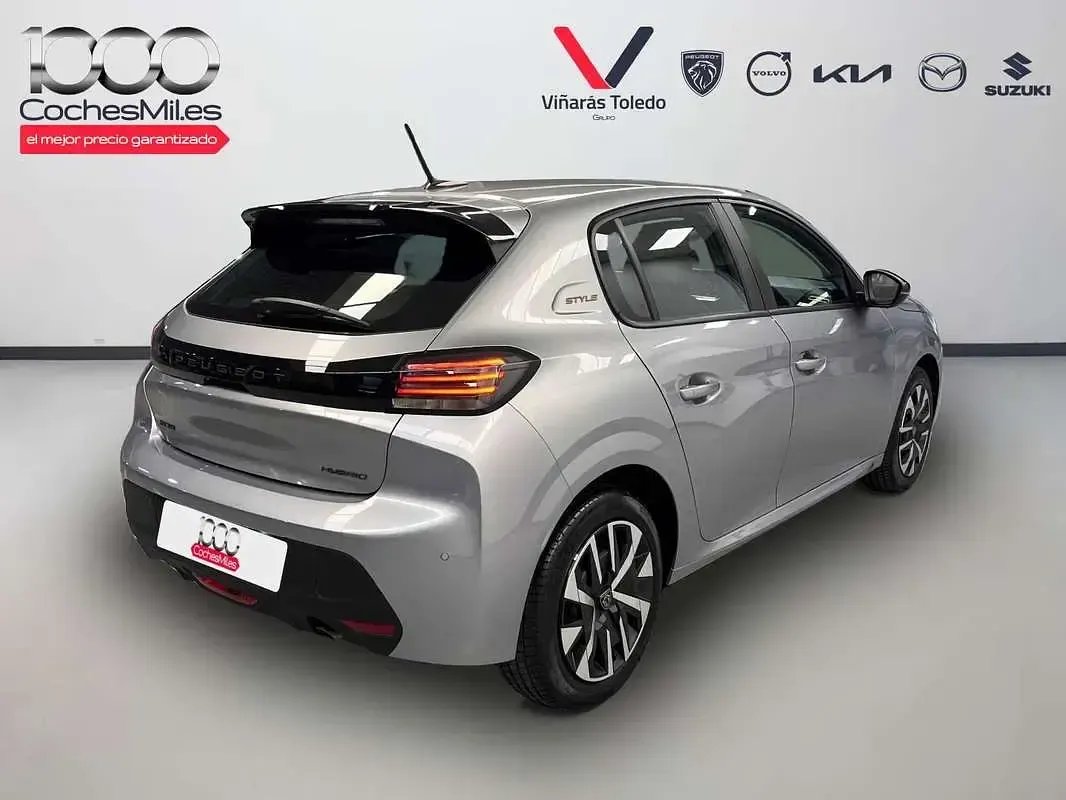 Usado Peugeot 208 Style 110 CV (80 kW) 2025 Gris Utilitario