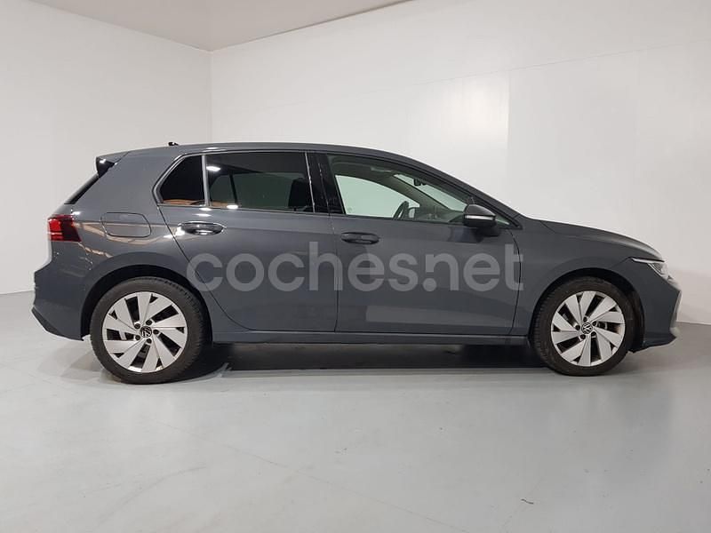 Usado VW Golf VIII 115 CV (84 kW) 2025 Gris / plata Berlina