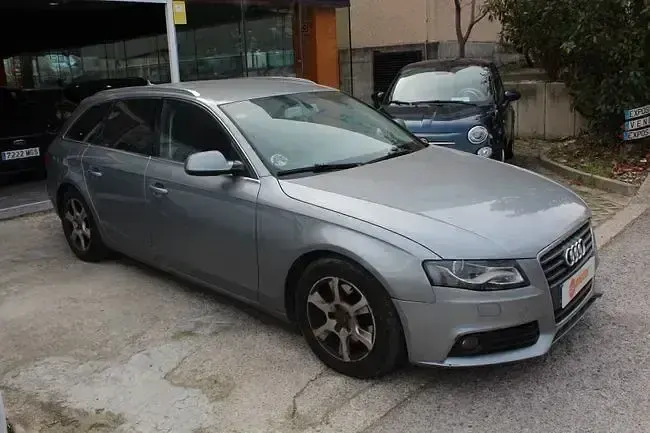 Usado Audi A4 170 CV (125 kW) 2010 Gris Familiar