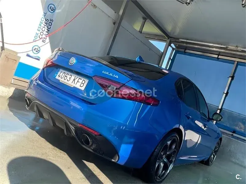 Usado Alfa Romeo Giulia Veloce 280 CV (205 kW) 2017 Azul Berlina