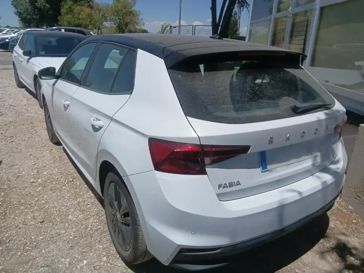 Usado Skoda Fabia Style 95 CV (69 kW) 2022 Blanco Utilitario