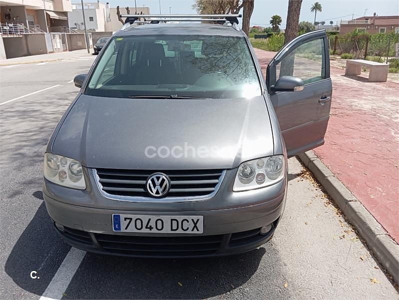 Usado VW Touran Edition 90 CV (66 kW) 2004 Gris / plata Monovolumen