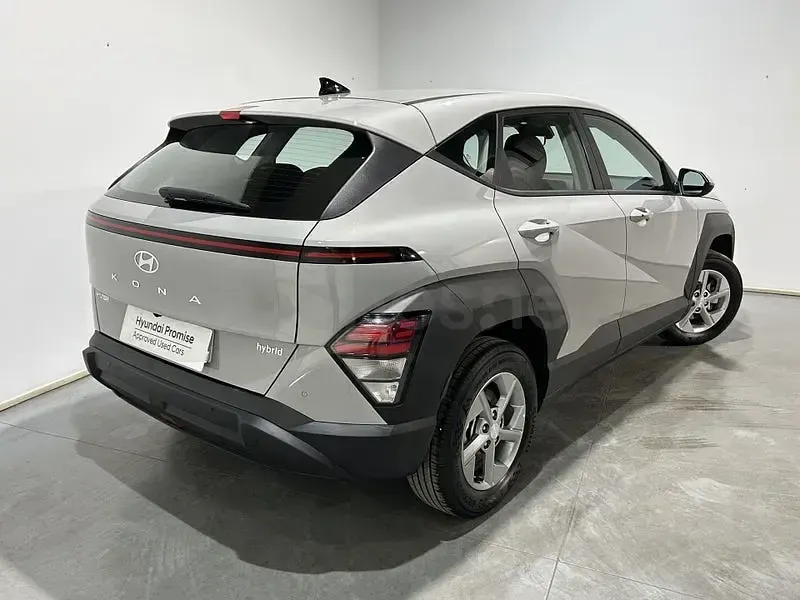 Usado Hyundai Kona 129 CV (94 kW) 2025 Gris / plata SUV