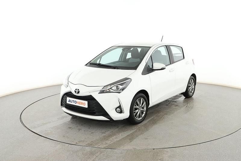 Usado Toyota Yaris Active 70 CV (51 kW) 2017 Blanco Berlina