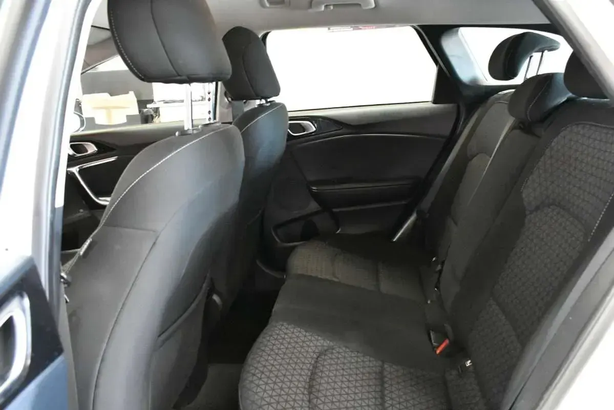 Usado Kia Ceed 140 CV (102 kW) 2019 Blanco Utilitario