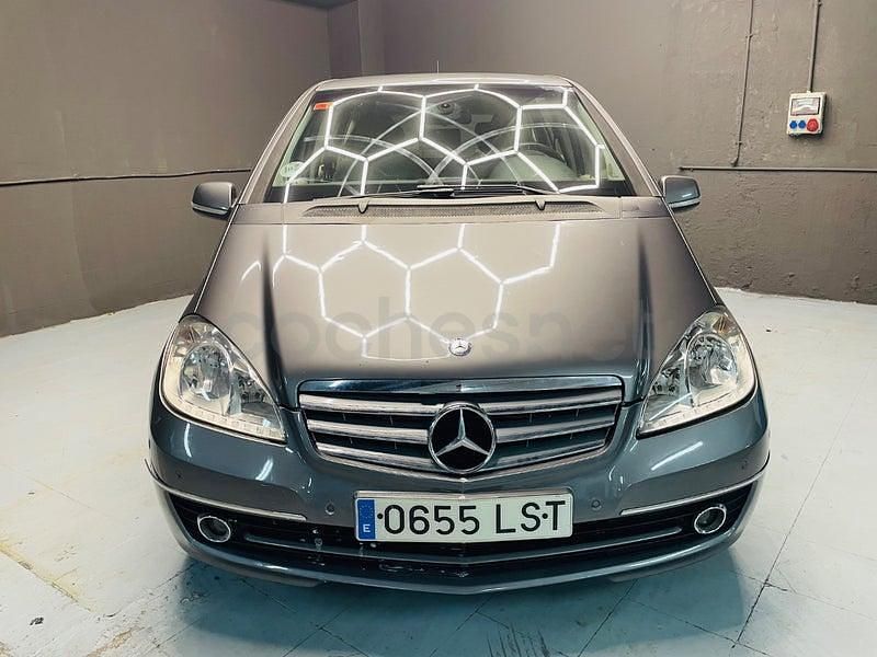 Usado Mercedes A180 Avantgarde 109 CV (80 kW) 2009 Gris / plata Monovolumen