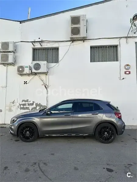 Usado Mercedes GLA180 122 CV (89 kW) 2020 Gris / plata SUV