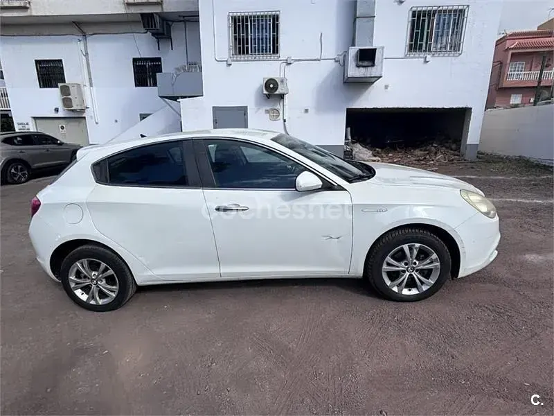 Usado Alfa Romeo Giulietta Progression 105 CV (77 kW) 2012 Blanco Utilitario