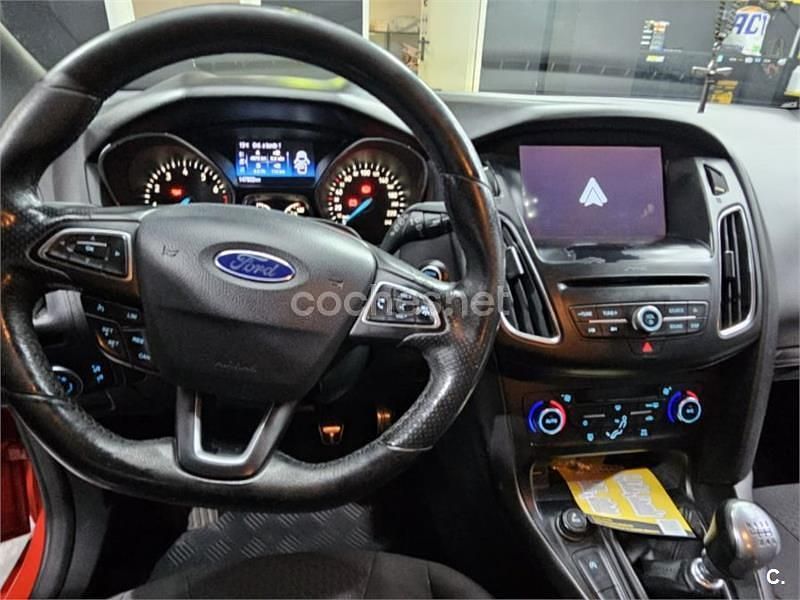 Usado Ford Focus ST-Line 125 CV (91 kW) 2017 Rojo Berlina