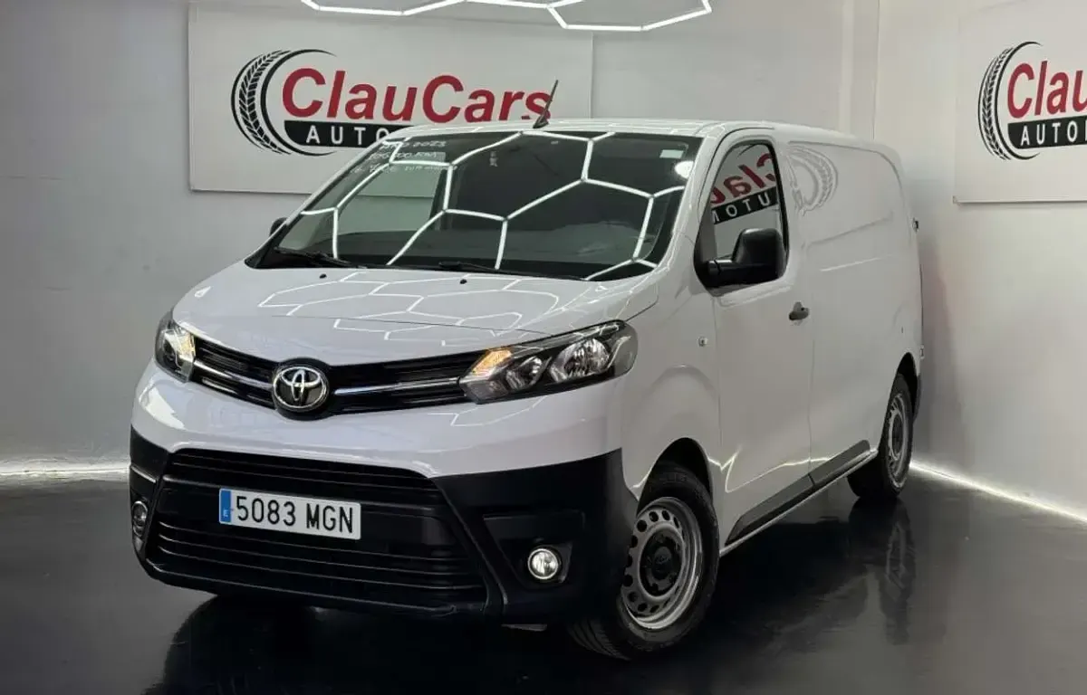 Usado Toyota Proace 101 CV (74 kW) 2023 Blanco Monovolumen