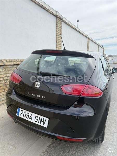 Usado Seat Leon Reference 90 CV (66 kW) 2009 Negro Utilitario