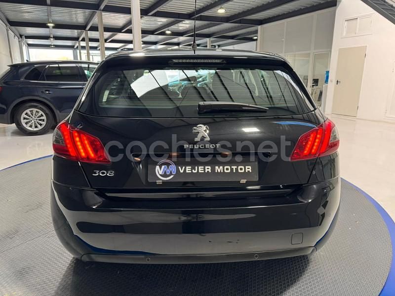 Usado Peugeot 308 Access 100 CV (73 kW) 2019 Negro Berlina