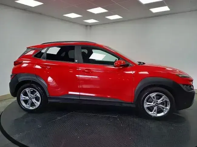 Usado Hyundai Kona 121 CV (88 kW) 2022 Rojo SUV