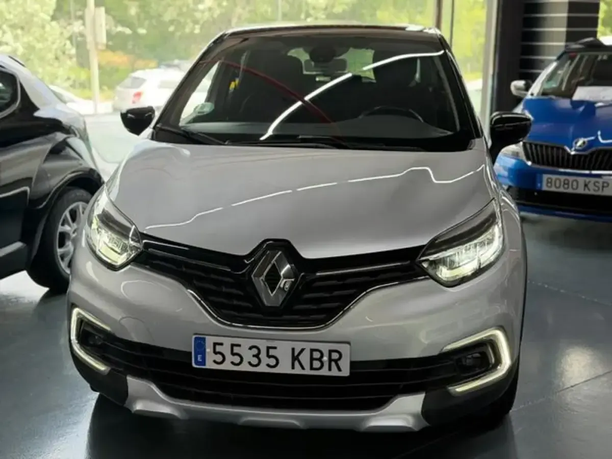 Usado Renault Captur XMOD 120 CV (88 kW) 2017 Gris / plata SUV