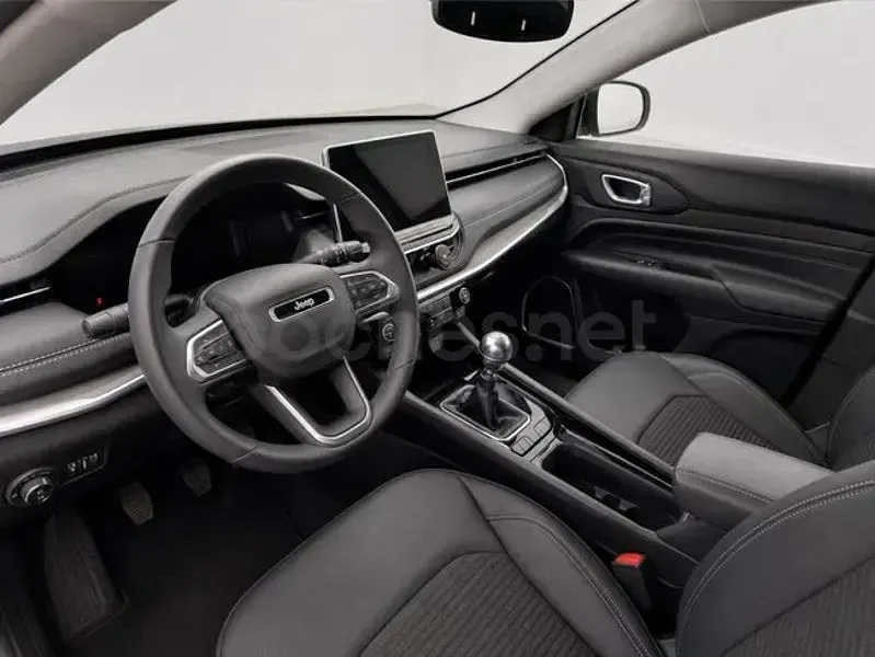 Usado Jeep Compass Limited 130 CV (95 kW) 2022 Gris / plata SUV