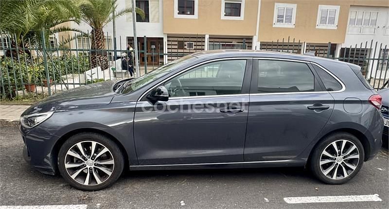 Usado Hyundai i30 Style 140 CV (102 kW) 2019 Gris / plata Berlina