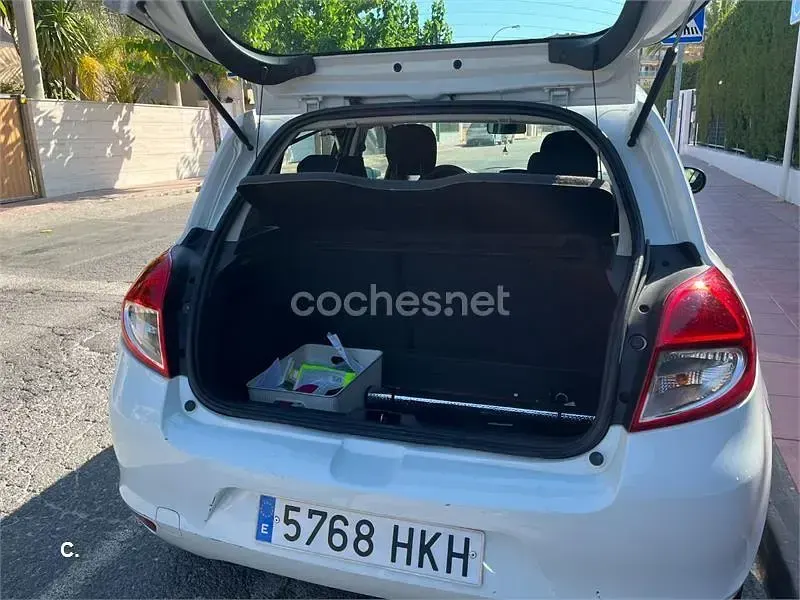 Usado Renault Clio IV 75 CV (55 kW) 2012 Blanco Berlina