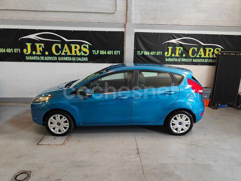 Usado Ford Fiesta Trend 82 CV (60 kW) 2010 Azul Utilitario