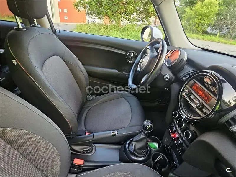 Usado Mini Cooper D 112 CV (82 kW) 2015 Negro Utilitario