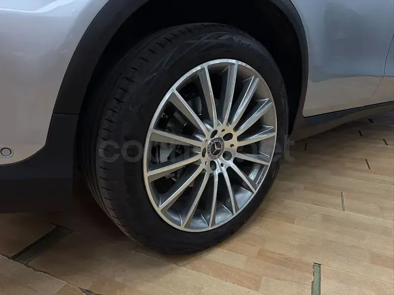 Usado Mercedes GLC220 194 CV (142 kW) 2022 Gris / plata SUV