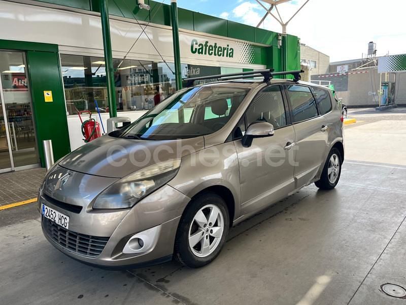 Beige Usado 2011 Renault Grand Scénic III Monovolumen | 3700 € (Super precio) - Imagen 1/4