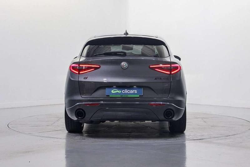 Usado Alfa Romeo Stelvio Veloce 209 CV (153 kW) 2021 Gris SUV