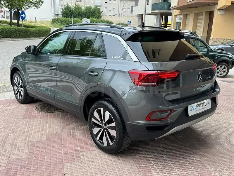 Usado VW T-Roc 150 CV (110 kW) 2025 Gris / plata SUV