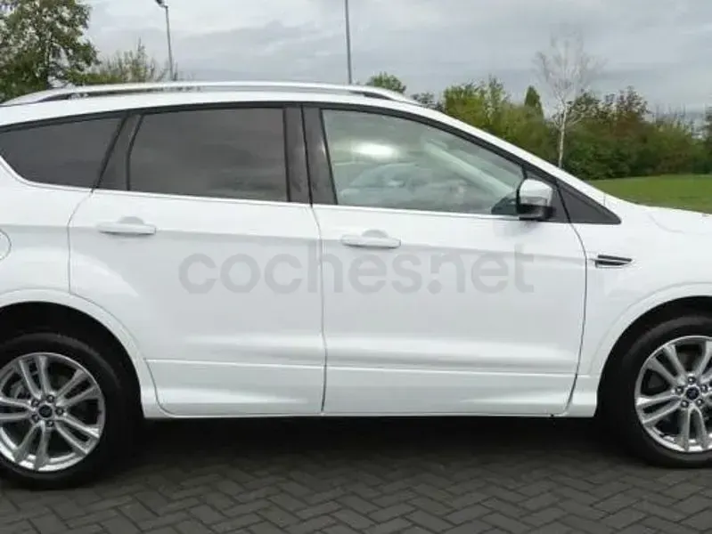 Usado Ford Kuga Trend 120 CV (88 kW) 2015 Blanco SUV