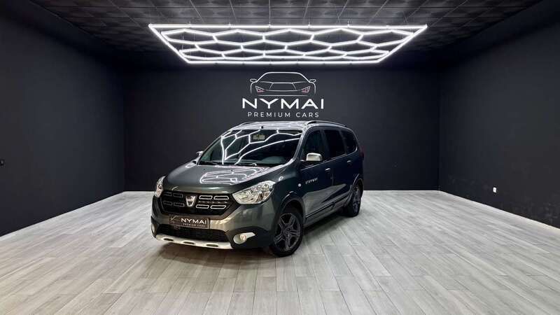 Gris / plata Usado 2018 Dacia Lodgy Stepway Monovolumen | 12.495 € (Precio justo) - Imagen 1/4