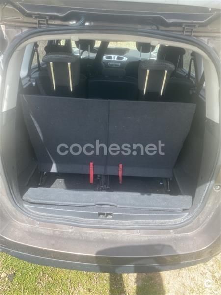 Beige Usado 2009 Renault Scénic III Dynamique Monovolumen | 2300 € (Super precio) - Imagen 1/4