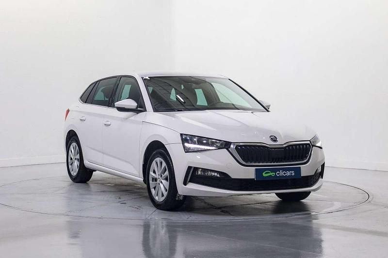 Usado Skoda Scala Selection 116 CV (85 kW) 2023 Blanco Utilitario