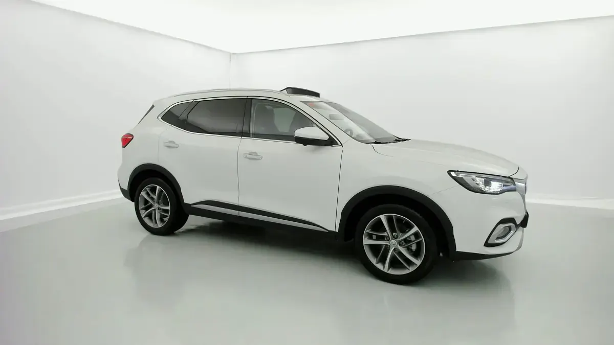 Begagnad MG HS Luxury 162 HK (119 kW) 2023 Vit SUV