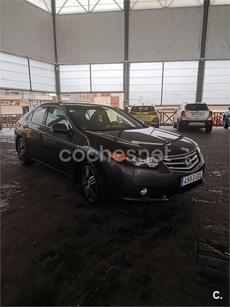 Usado Honda Accord Elegance 150 CV (110 kW) 2010 Gris / plata Berlina