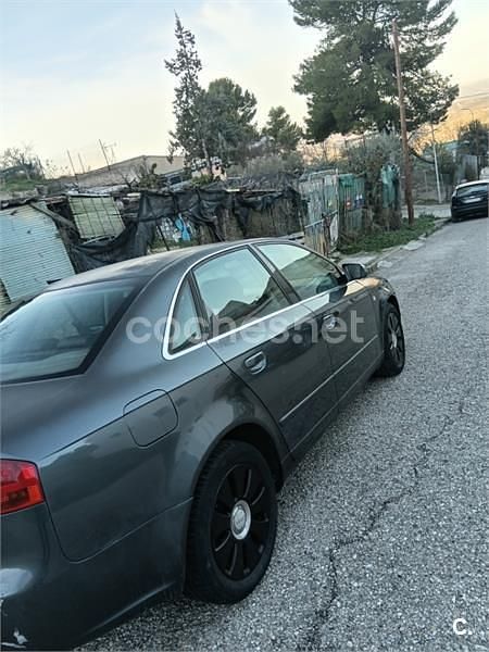 Usado Audi A4 140 CV (102 kW) 2005 Gris / plata Berlina