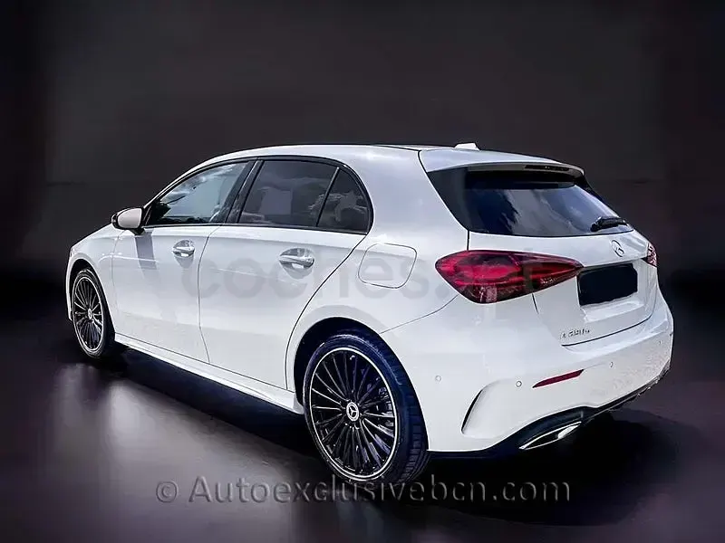 Usado Mercedes A250 218 CV (160 kW) 2024 Blanco Berlina