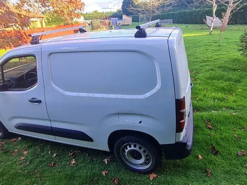 Usado Opel Combo Life Edition 102 CV (75 kW) 2022 Blanco Monovolumen