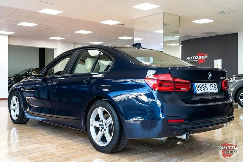 Usado BMW 318 Comfort Edition 150 HP (110 kW) 2017 Azul Sedan
