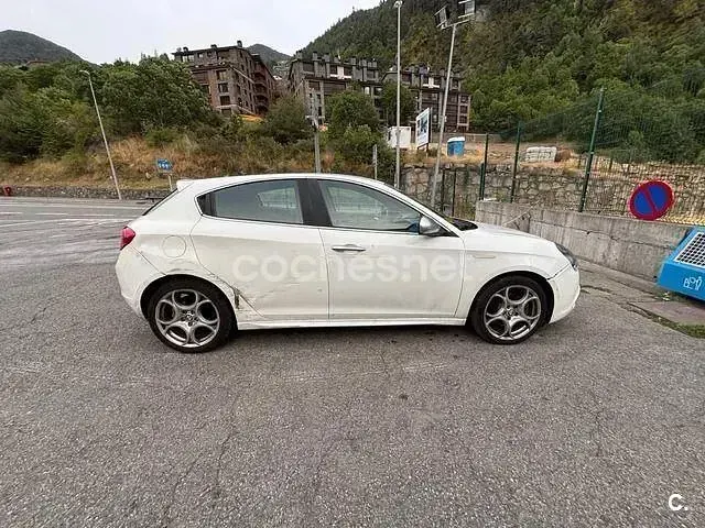 Usado Alfa Romeo Giulietta Distinctive 140 CV (102 kW) 2010 Blanco Utilitario