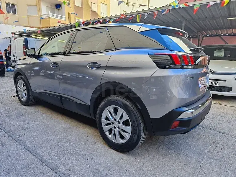 Usado Peugeot 3008 Active 130 CV (95 kW) 2020 Gris / plata SUV