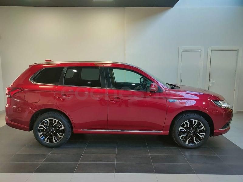 Usado Mitsubishi Outlander P-HEV 203 CV (149 kW) 2016 Rojo SUV