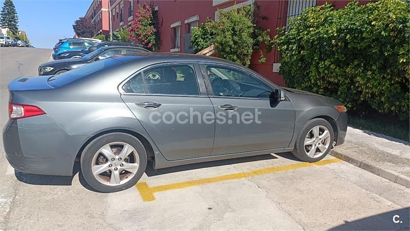 Usado Honda Accord Elegance 150 CV (110 kW) 2010 Gris / plata Berlina