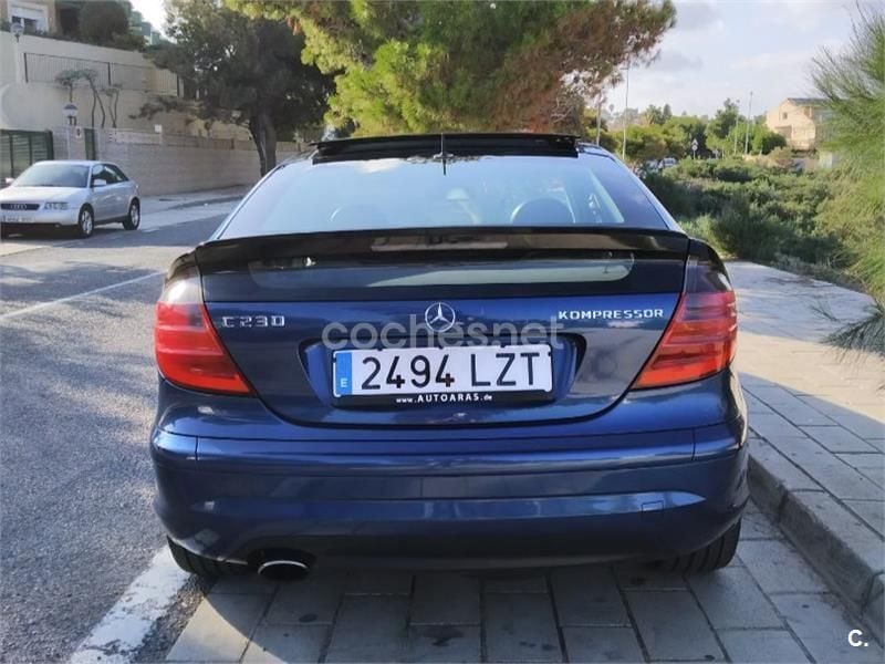 Usado Mercedes C230 197 CV (144 kW) 2001 Azul Berlina