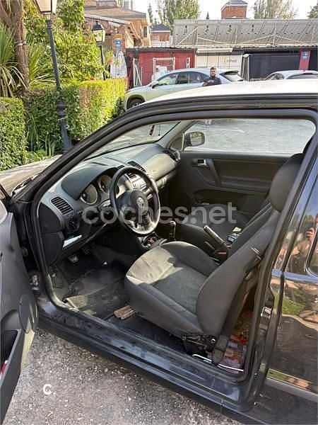 Usado VW Polo Trendline 64 CV (47 kW) 2001 Negro Berlina