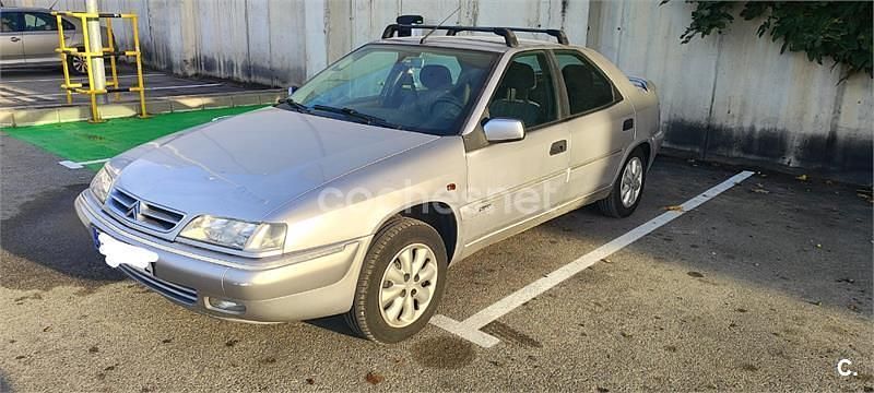 Usado Citroën Xantia 90 CV (66 kW) 1998 Gris / plata Berlina