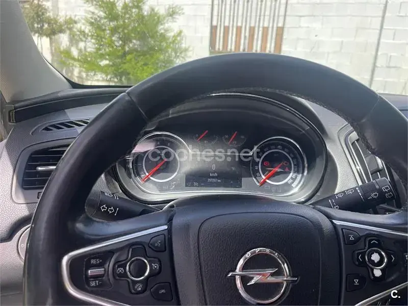 Usado Opel Insignia Excellence 140 CV (102 kW) 2013 Marrón Berlina