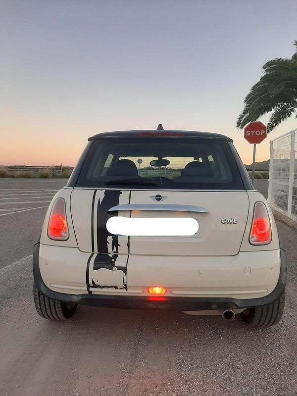 Usado Mini ONE 90 CV (66 kW) 2005 Beige Utilitario