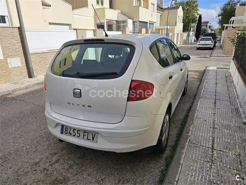 Usado Seat Altea Reference 105 CV (77 kW) 2007 Blanco Monovolumen